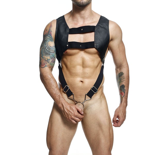 arnes de cuerpo con anillo para pene