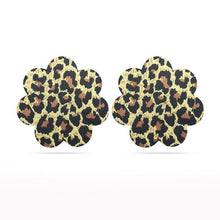Cargar imagen en el visor de la galería, pezoneras sexys fondo leopardo 