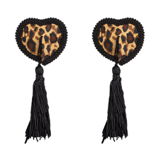 Cargar imagen en el visor de la galería, pezoneras decorativas de corazon